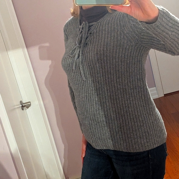 HOLT RENFREW Wool/Cashmere Sweater - Picture 2 of 11